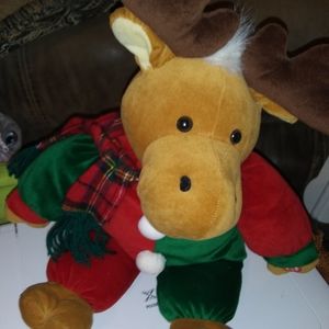 Reindeer plays "Grandma got run over by a Reindeer